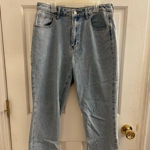 Pacsun Mom Jeans, size 29, light wash color.